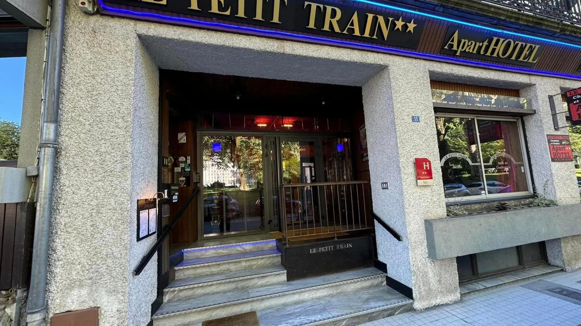 Aparthotel Le Petit Train Bagnères-de-Luchon Hotel